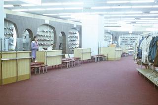 Skarbek w Katowicach - zobacz stare zdjęcia ikony przed remontem. Wnętrza zachwycają! Oto jeden z najnowocześniejszych domów handlowych w PRL-u