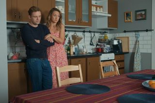 Barwy szczęścia, odcinek 3118. Asia (Anna Gzyra), Hubert (Marek Molak)