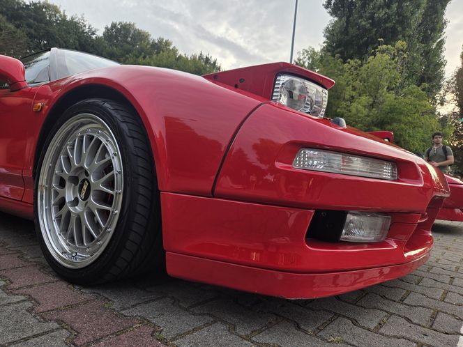 Klasyczna motoryzacja znów zachwyciła Bydgoszcz. „Bydgoskie Klasyki Nocą” przy Torbydzie