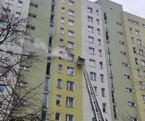 Pożar bloku przy ul. Łukowskiej w Warszawie