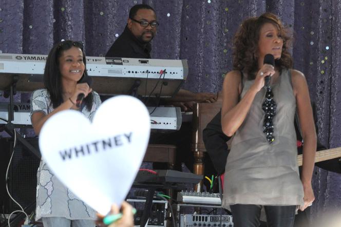 Córka Whitney Houston chciała umrzeć w rocznicę śmierci matki