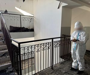 Policjanci pokazali jak wygląda wnętrze spalonego budynku w Ząbkach. Wstrząsające obrazki