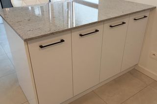 Pół-wyspa kuchenna wykonana przez Murator Furniture