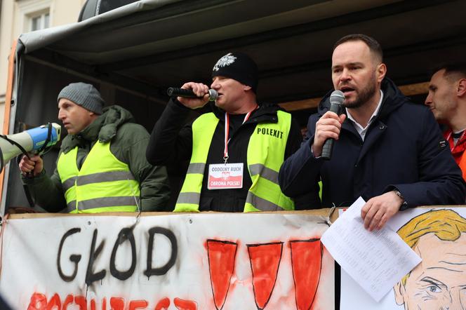 Protest rolników 20 marca przed Lubelskim Urzędem Wojewódzkim w Lublinie