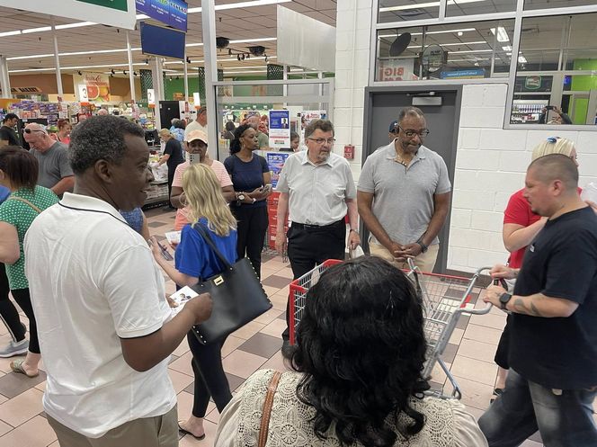 Robili zakupy na koszt milionera z Chicago