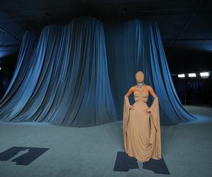 Wszyscy patrzyli na Kim Kardashian. Ale nic nie mogli zobaczyć!