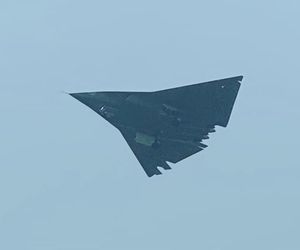 Nowe zdjęcia ujawniają drugi prototyp chińskiego myśliwca J-36