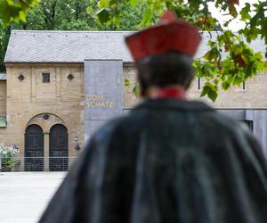 Skandal w kościele! Kardynał molestował 16-latkę, zgłaszają się kolejne ofiary