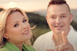 Mr Sebii śpiewał z Gosią Andrzejewicz, a teraz zaskakuje szczerością: „Gram nawet na stypach”! 