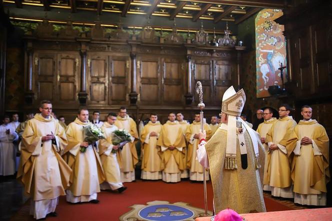 Kraków. Abp Marek Jędraszewski wyświęcił nowych księży. Chętnych więcej niż rok temu