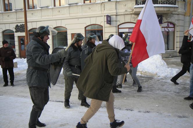 Funkcjonariusze ZOMO w centrum Lublina