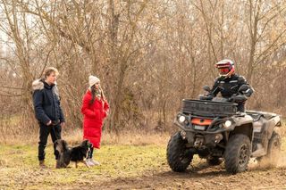 M jak miłość odc. 1861. Basia (Karina Woźniak), Kacper (Bartosz Ziewiec), Dominik Walat (Bartosz Surówka)