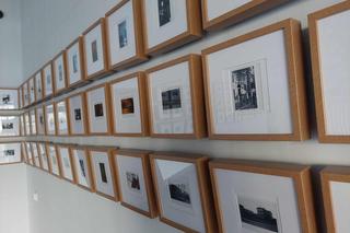 Wyjątkowa wystawa w Bibliotece Londynek. Nasze klatki i nasze podwórka na 100 fotografiach 