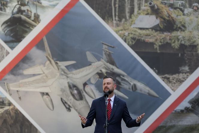 Szef MON wręczył odznaczenia żołnierzom