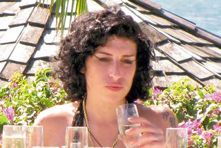 Winehouse żebrze o wino