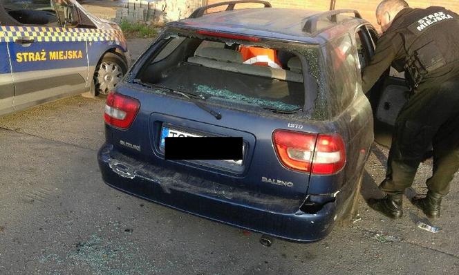 Szpecą i zajmują miejsca parkingowe. Wraki na ulicach Starachowic