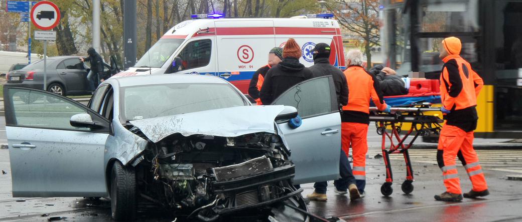 TAJNIACY ROZBILI SAMOCHÓD