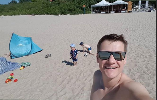 Marcin Mroczek na plaży z gołą ....zobacz zdjęcia