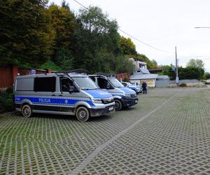 Są przerażeni. W rodzinnej miejscowości Bartłomiej Blacha roi się od policjantów. 34-latek nadal na wolności