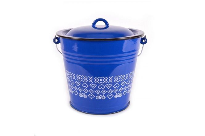 Domowe akcesoria emaliowane