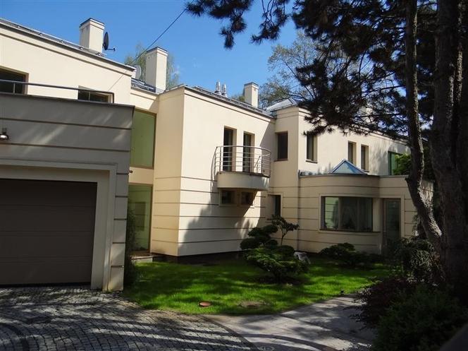Dom przy ul.  Kociszewskich 18 w Warszawie za 1 275 000 zł (cena oszacowana 1 700 000 zł)
