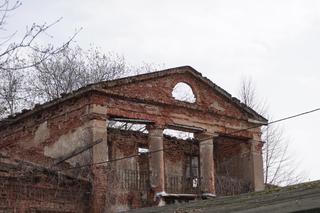 Ruiny dworu w Lewickich pod Białymstokiem