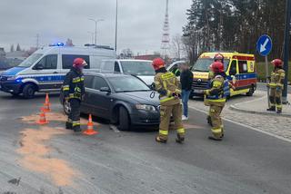 Dwa niebezpieczne zdarzenia drogowe w Olsztynie. Jedna osoba trafiła do szpitala [FOTO]