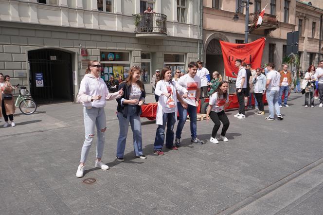 Pochód Juwenaliowy Łódzkich Uczelni. Studenci przejęli Łódź! [ZDJĘCIA]