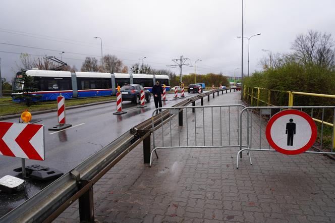 Most Pomorski do zamknięcia? Osunęła się droga, nawierzchnia pękła wzdłuż