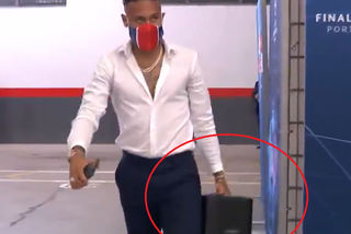 Neymar wchodzi na Ligę Mistrzów jak na Copacabanę! Odpalił GIGANTYCZNY GŁOŚNIK [WIDEO]