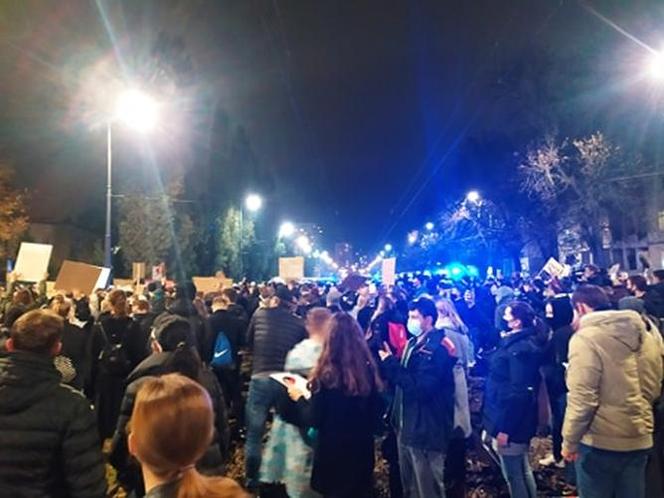 #PiekłoKobiet: Protest na warszawskim Żoliborzu