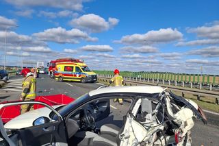 Wypadek na S5 – kierowca audi cofał na ekspresówce, dwie osoby w szpitalu