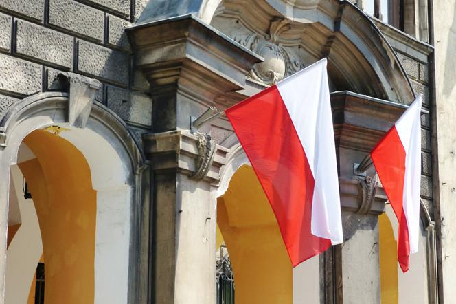 Jak wieszać flagę w Święto Niepodległości 11 listopada? [PORADNIK] Kraków