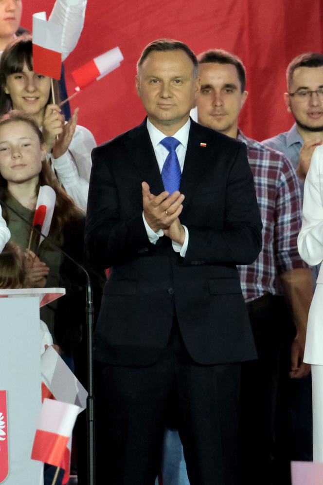 Prezydent sam się pudrował.