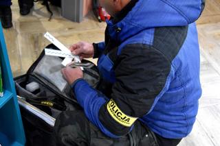 Tego się nie spodziewaliście. W tym lokalu wyborczym policja usuwała bombę! [ZDJĘCIA]