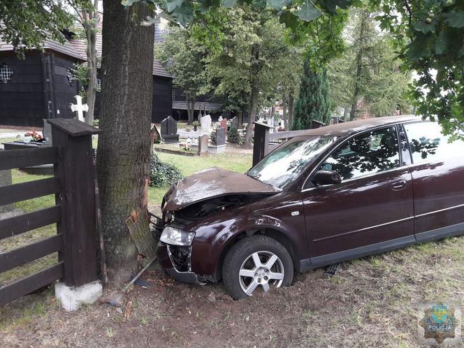 20-letni kierowca zakończył pijacki rajd na cmentarzu