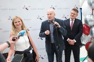 Kolejny rekord na lubelskim lotnisku. Pasażerka została przywitana z wielkimi honorami!