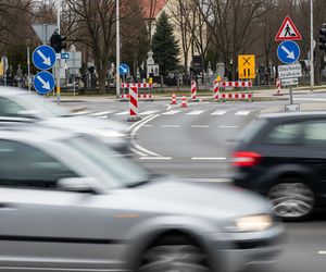 Łomża. Zmiany w organizacji ruchu na Wszystkich Świętych. Jak ominąć paraliż komunikacyjny?