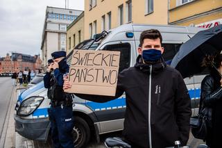 Strajk Kobiet: Protest w Gdańsku! Policja użyła gazu. 4 osoby zatrzymane [ZDJĘCIA]