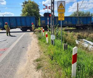 Groźny wypadek na Mazowszu. Samochód zderzył się z pociągiem, na miejscu są służby