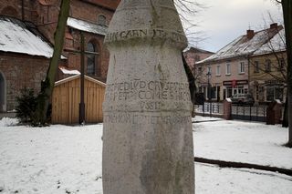 Tak prezentuje się najstarszy znak drogowy w Polsce