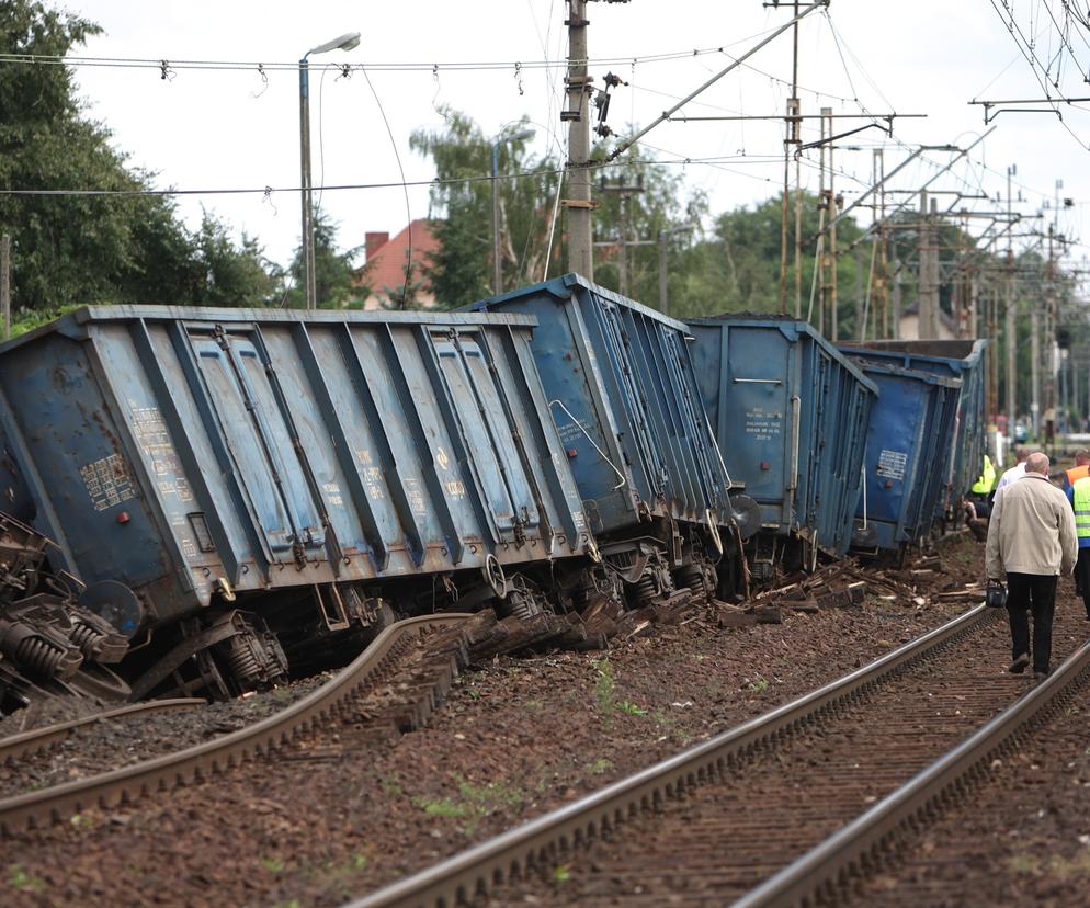 Pociąg wykoleił się pod Warszawą! Ogromne utrudnienia, ruch na torach został wstrzymany (zdjęcie ilustracyjne)