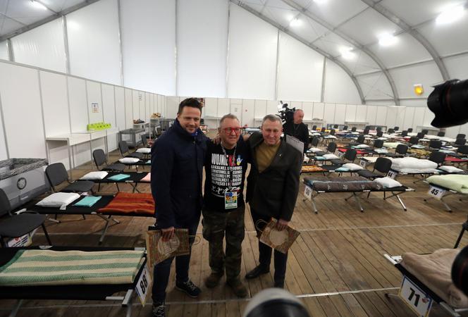 Zdjęcia z konferencji przy namiocie dla uchodźców przy Dworcu Wschodnim