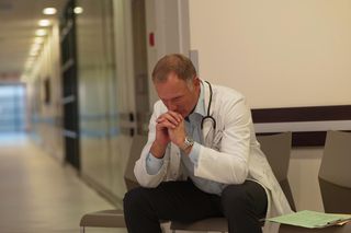 Syn pacjentki nakręcił hejt na lekarza. „Czułem, że moje życie było zagrożone”