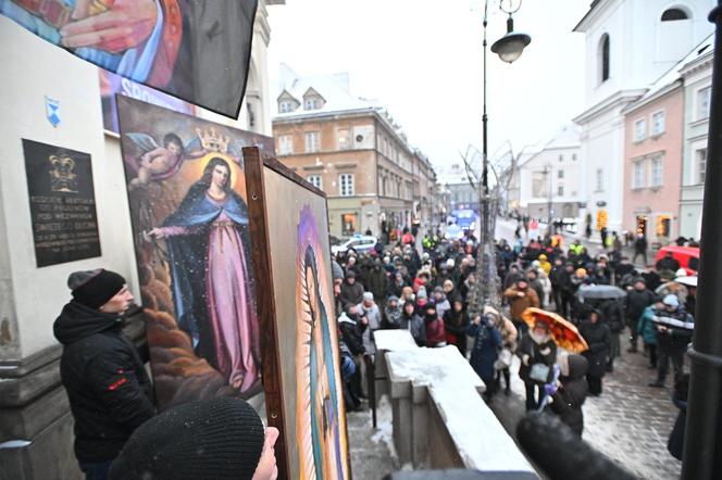 Wojownicy Maryi w pokutnej procesji różańcowej