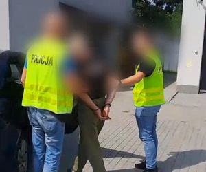 Ruszył z szablą na policjantów! Miał też granaty
