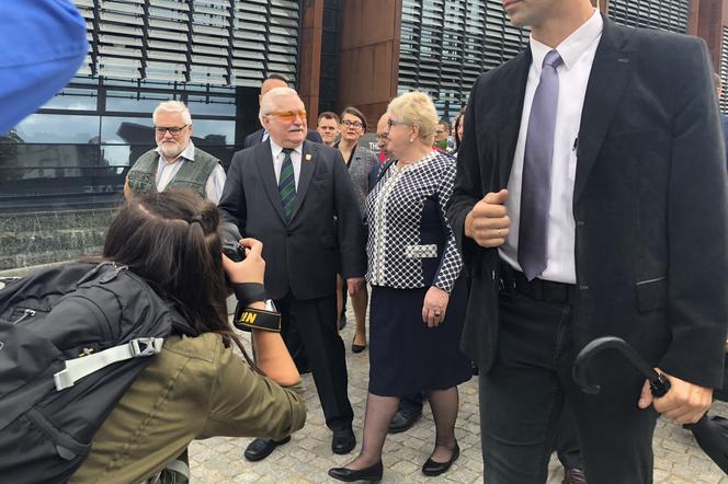 W uroczystości wzięli udział między innymi: Henryka Krzywonos, Lech i Jarosław Wałęsa, Grzegorz Schetyna czy Sławomir Neumann.