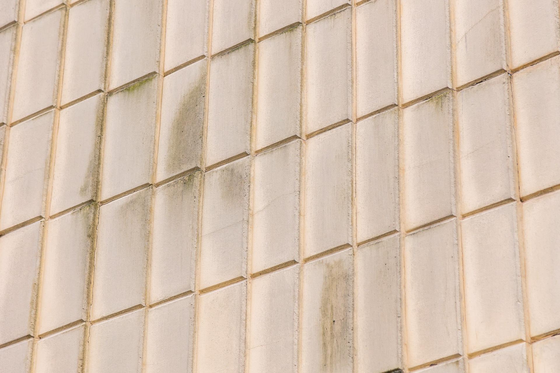 Osiedle WSM Koło II w Warszawie - zdjęcia. Pablo Picasso na ścianie i klatki schodowe typu ser