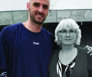 Marcin Gortat pożegnał zmarłą mamę. Poruszające chwile na pogrzebie Alicji Gortat w Łodzi
