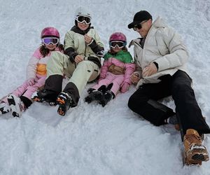 Lewandowscy błyszczeli na stoku narciarskim! Czujni fani od razu dostrzegli jeden szczegół, spójrzcie tylko na nogi „Lewego”